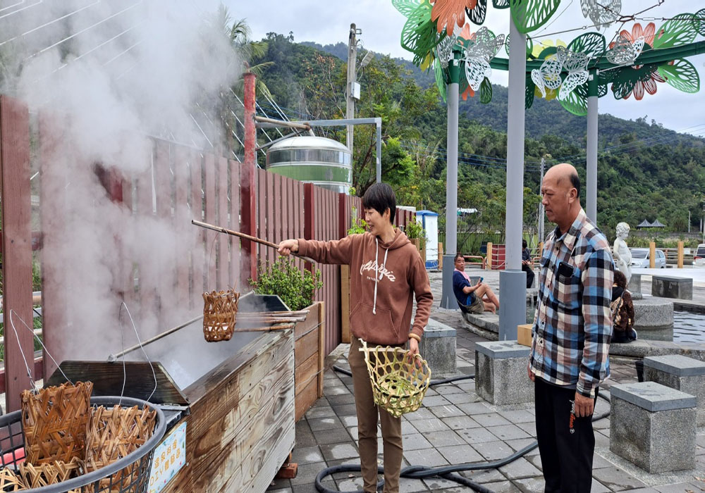 喚醒溫泉鄉的青草記憶