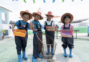 在那名喚永安的港灣，後浪推著前浪激盪出更洶湧的浪花